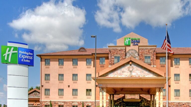Holiday Inn and Suites Las Cruces